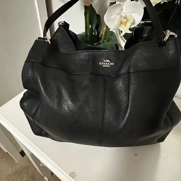 Coach Black Leather Shoulder Bag with Pebbled Texture - Picture 2 of 14